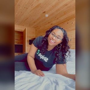 Meet your Posher, Teona